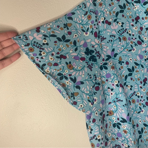 Talbots Blue Floral Flutter Sleeve Tie Top Women’s Size L - Picture 4 of 6